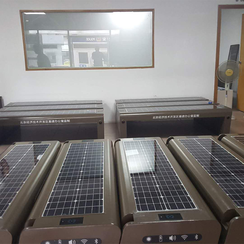 Thiết kế hiện đại Điện thoại công cộng Sạc năng lượng mặt trời thông minh Kim loại Ghế băng